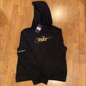 a never worn before, cute nike hoodie